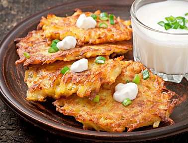 Картофельные драники с овощами Картофельные драники с овощами